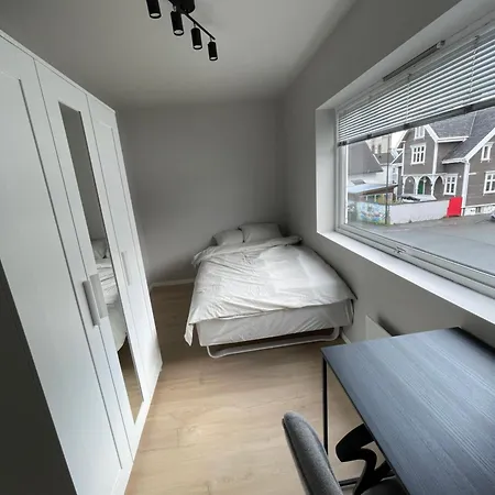 4 Bedroom Near Center, 2 Baths Apartment Stavanger