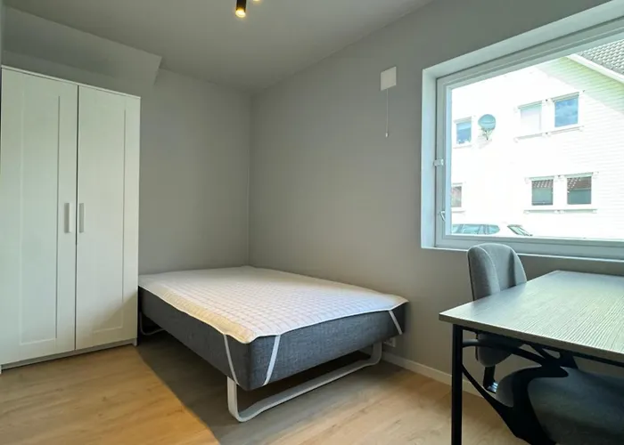 Apartament 4 Bedroom Near Center, 2 Baths